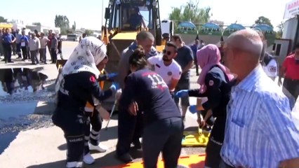 Freni patlayan tanker, otomobil ve minibüse çarptı: 3 yaralı - AKSARAY