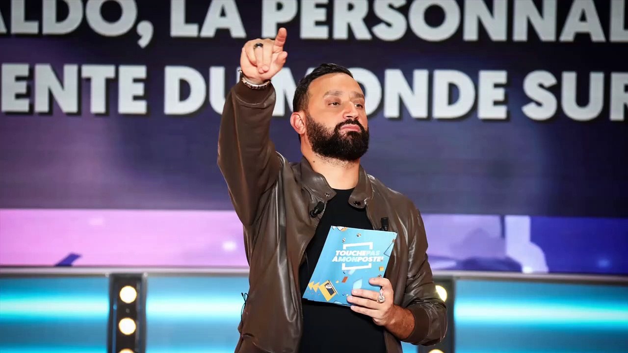 Cyril Hanouna tatoué ? L’animateur se dévoile avec un gros tatouage sur le bras
