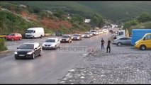 Report TV - 30 mijë pushues kosovarë kaluan fundjavën në Shqiperi, rradhë të gjata mjetesh në Morinë