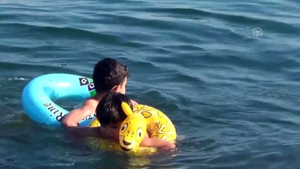 Ahlat'ta vatandaşlar sahillere akın etti - BİTLİS