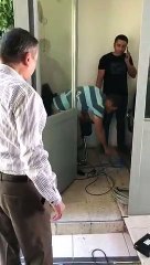 Ankara Büyükşehir Belediyesi yetkilileri kameraları sökmek için Gökçek'in evinde