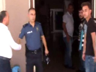 Magandanın elini sıkan polis amiri görevden alındı