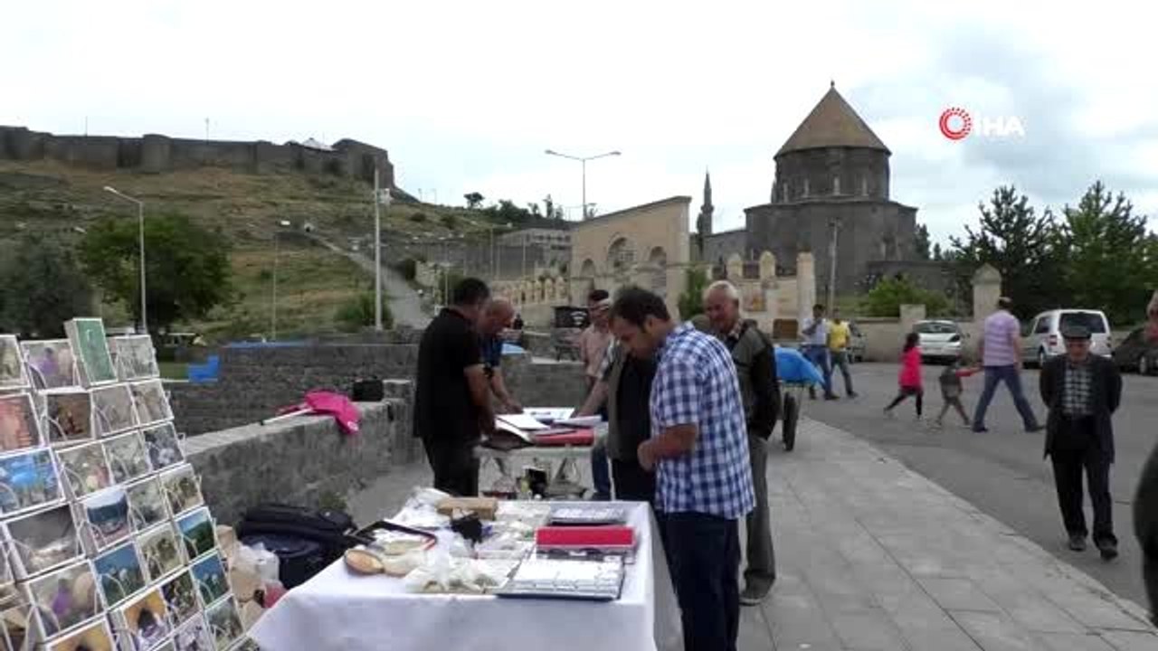 Sokak ortasında nostaljik sergi