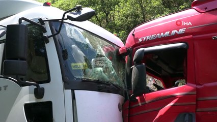 Tunceli’de Tırlar Kafa Kafaya Çarpıştı: 7 Yaralı