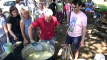 Alman turistler Kazdağları'nda geleneksel zeytinyağı sabunu yapmayı öğrendi