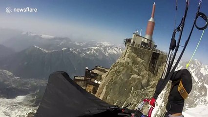 Paraglider navigates thousands of metres above sea level around Mont Blanc