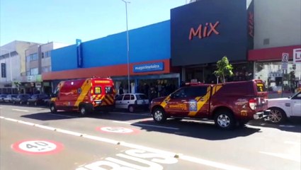 Mulher é socorrida ao ter mal súbito em loja na Avenida Brasil, no Centro