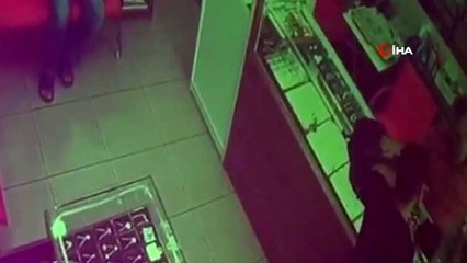 Emekli subay pompalı tüfekli soyguncuyu ikna etti