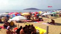 BALIKESİR Avşa Adası'nda tatilciler kendini denize attı