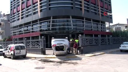 İki aracın karıştığı kazada otomobil böyle takla attı