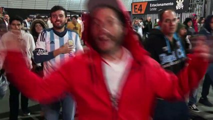 Hinchas argentinos comparten frustración de Messi con arbitraje de Copa América