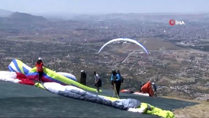 Kayseri'de yamaç paraşütü şöleni