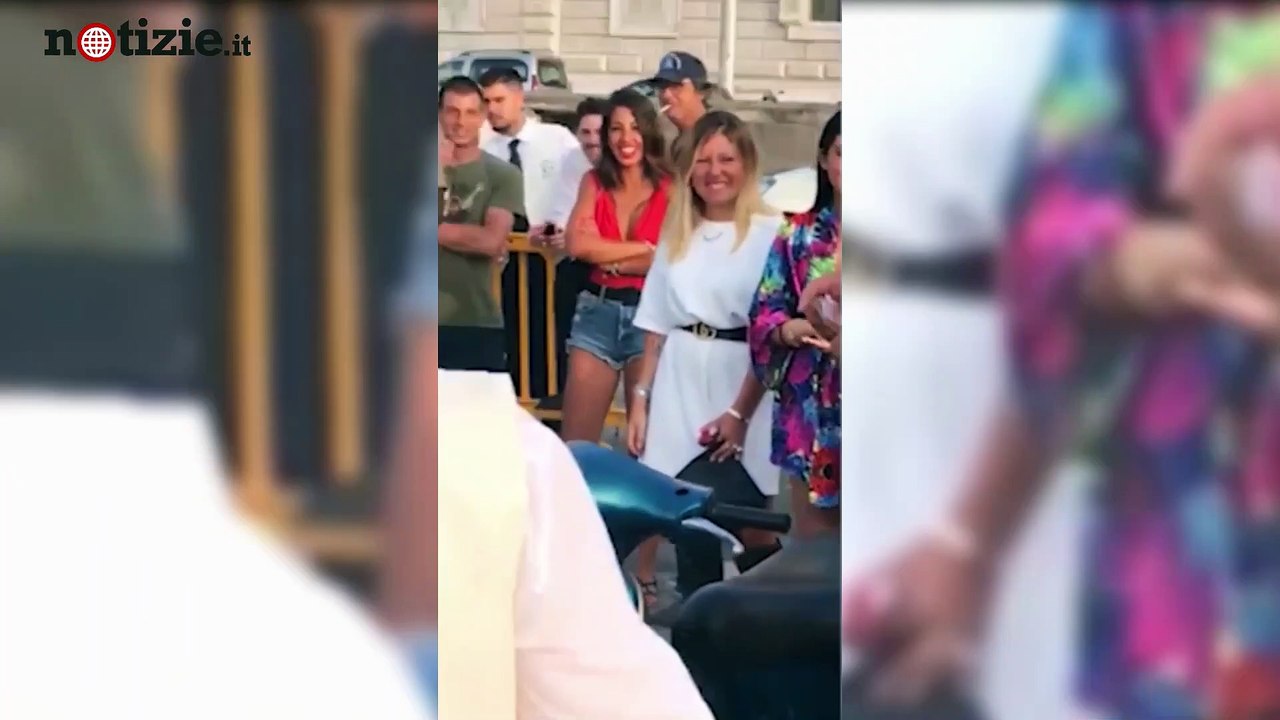 Balotelli scommette "Se ti lanci giù in scooter, ti regalo 2000 euro" | Notizie.it