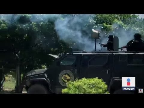 Normalistas se enfrentan contra policías en Chiapas | Noticias con Ciro Gómez Leyva