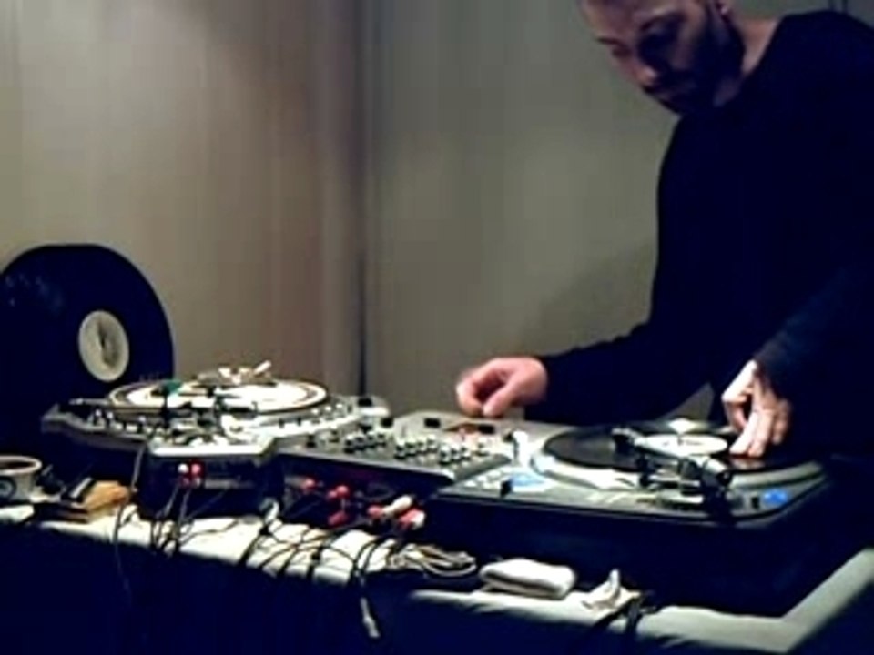 Dj-ak