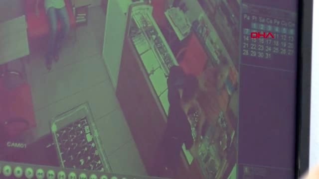 ADANA Av tüfekli soyguncuyu kuyumcu ikna ederek polise teslim etti