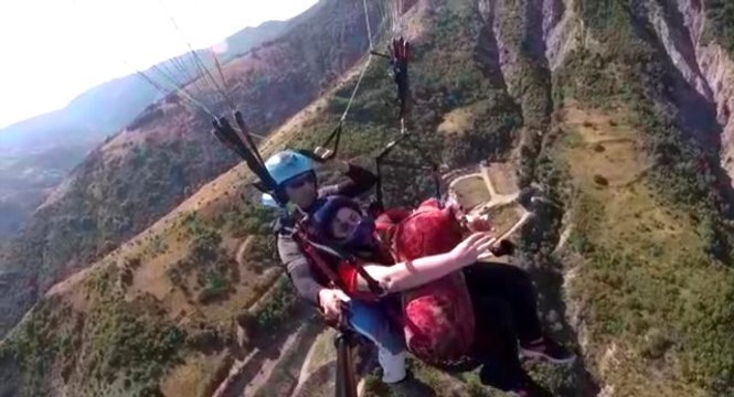 Yamaç paraşütüyle uçarken tulum çaldı