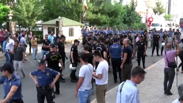- Polis müdüründen HDP’li başkana tokat gibi cevap: “Ülkemizde savaş yok, terörle mücadele var”