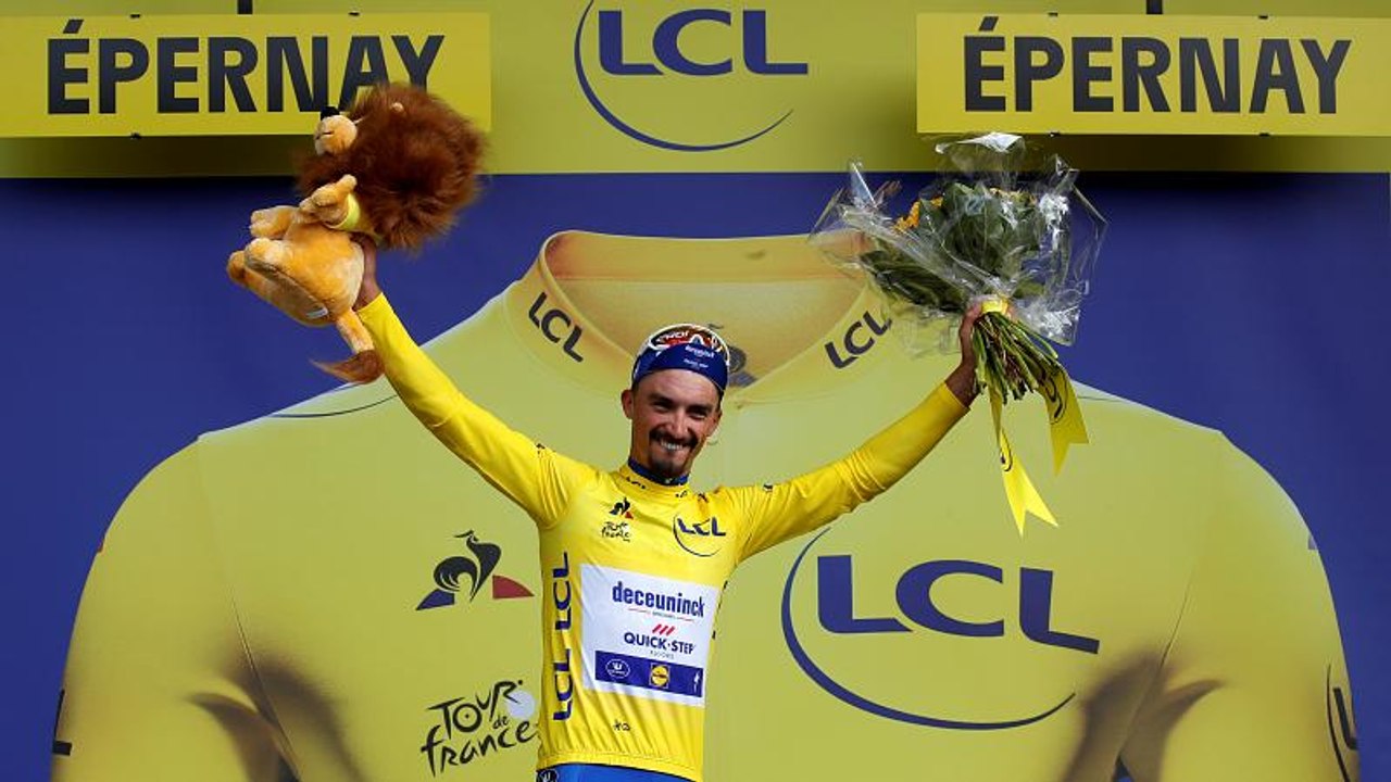 Alaphilippe krönt starkes Solo mit gelbem Trikot