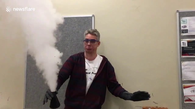 Un professeur de Chimie surpris par sa propre expérience !