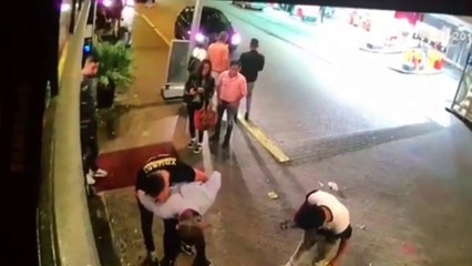 Un vigile sauve un homme en train de s'étouffer