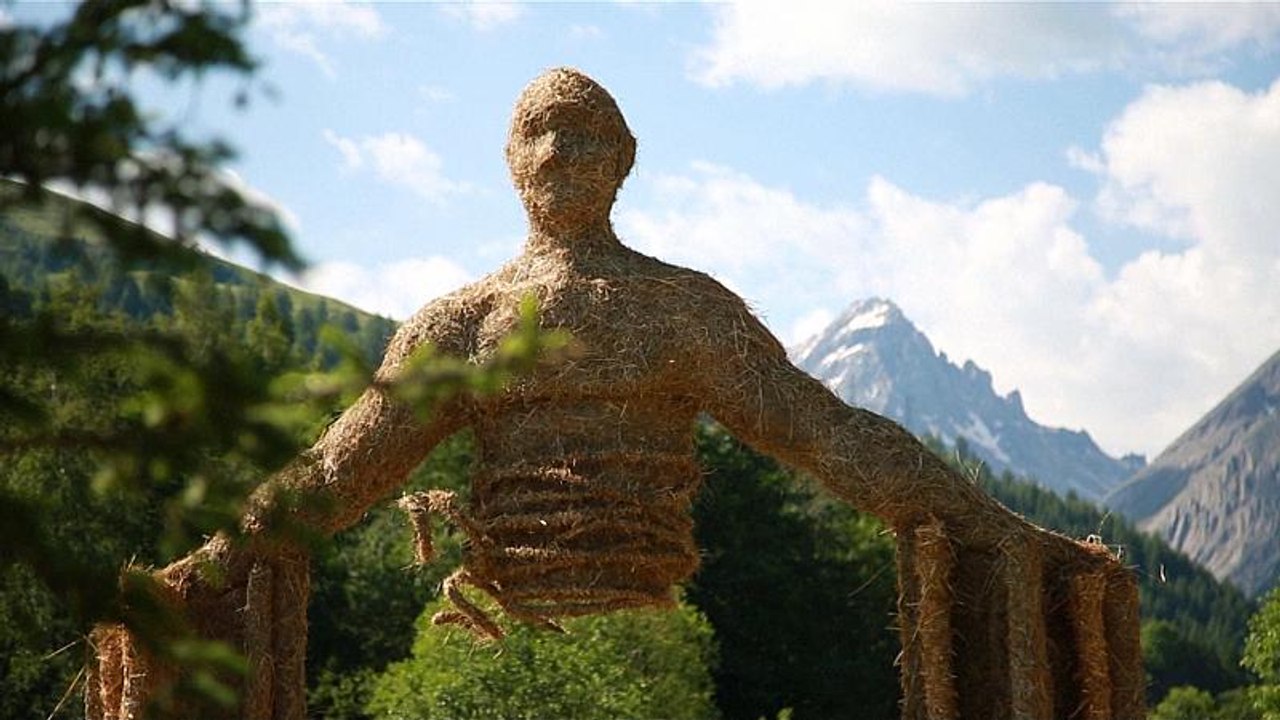 Kunstwerke aus Heu und Stroh