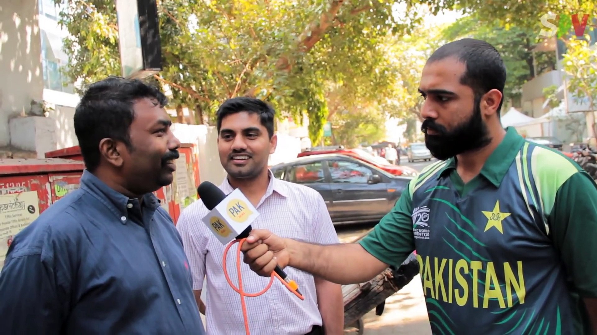 ⁣India vs Pakistan - Fake Pakistani Reporter In India Prank