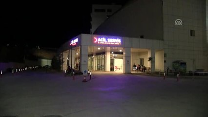 Eşini silahla başından vurdu