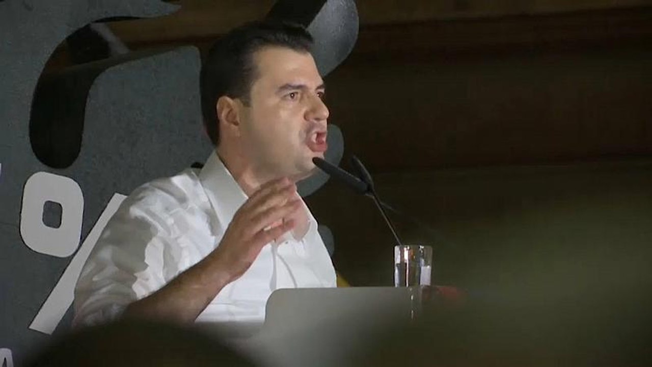 „Rama, hau ab“: Politisches Chaos in Albanien