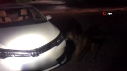 Adana'da şüphelenilen otomobilde 5 kilo 675 gram esrar ele geçirildi