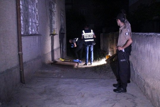 Boşanma aşamasındaki eşine penceren kurşun yağdırdı