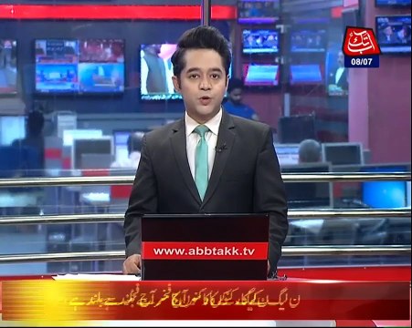 Yasir Hussain Proposes To Iqra Aziz in Award Show Ceremony