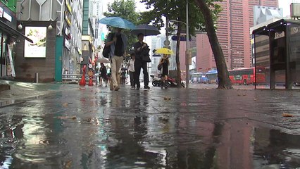 [날씨] 폭염 속 온열질환↑...내일 장맛비, 동해안 호우 / YTN