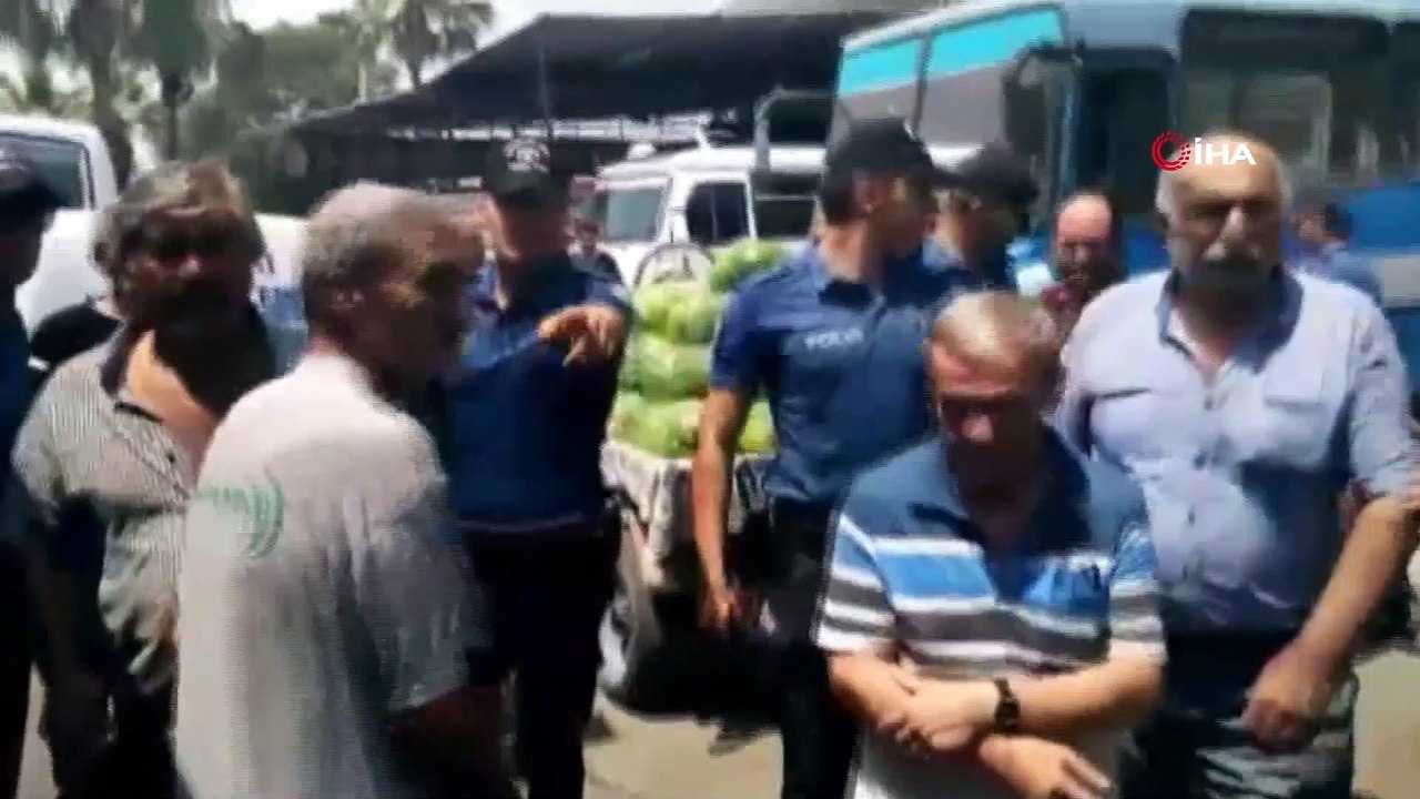 Hayvanları sevenler ve koruma derneğinde horoz dövüşü