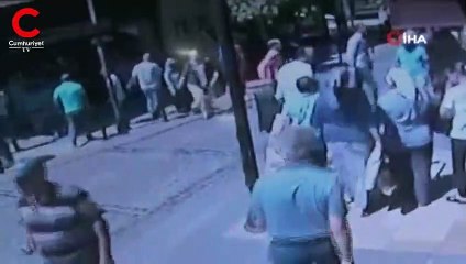 Üvey annesini sokak ortasında bıçakladı