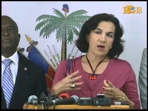 L'Ambassadeur de France en Haïti, Elizabeth Beton Delègue a visité le parlement haïtien.