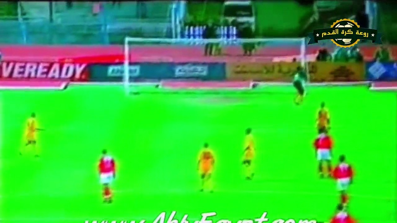 ابعد 10 اهداف مجنونه سجلها حراس المرمى من مسافات لا تصدق - اهداف عابرة للقارات HD