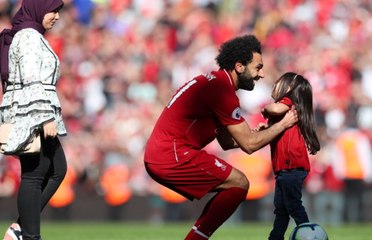مكة ابنة محمد صلاح تضع المكياج لحضور حفل زفاف