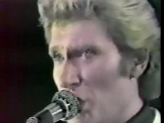 Johnny hallyday la premiere fois 1975
