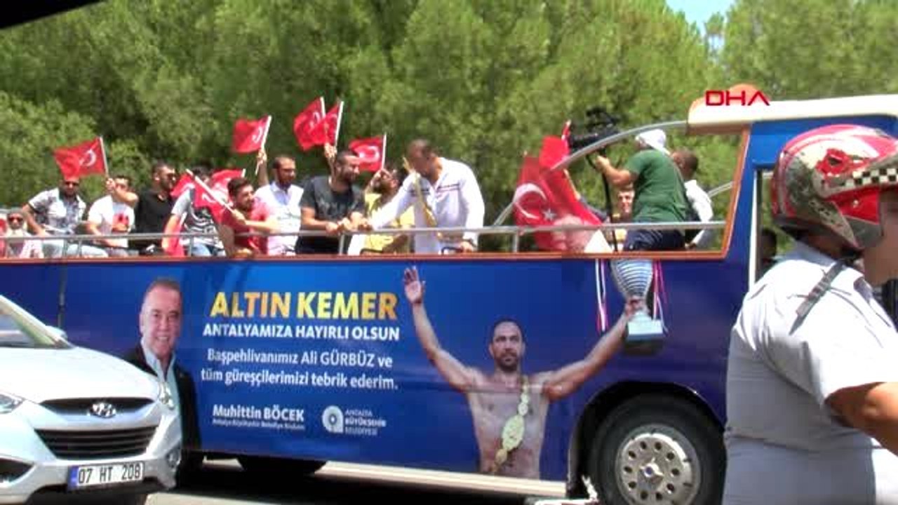 Kırkpınar Başpehlivanı Ali Gürbüz'e coşkulu karşılama 2