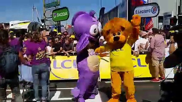 Nancy : la danse des mascottes dans la zone d'arrivée de cette 4e étape du Tour de France