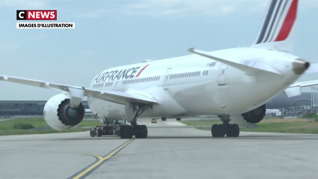 La France va mettre en place une écotaxe de 1,50 à 18 euros sur les billets d'avion
