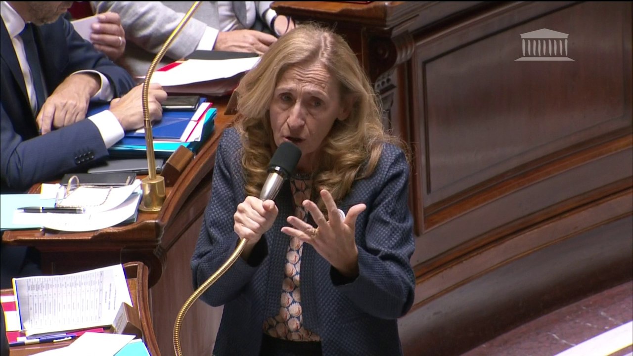 Violences faites aux femmes: Nicole Belloubet espère "une accroche législative dès l'automne" sur le bracelet anti-rapprochement