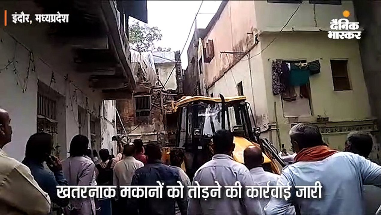 जर्जर इमारतों को तोड़ने की कार्रवाई जारी