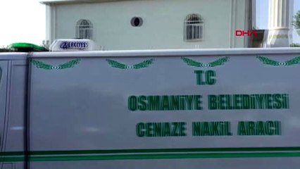 OSMANİYE Otomobil yol kenarındaki ağaca çarptı 4 yaralı