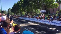 Tour de France : passage du peloton à l’approche de l’ultime virage avant la ligne d’arrivée à Nancy