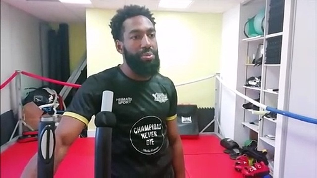 Charles François, le champion du monde de boxe thaï devenu coach