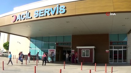 Tişörtünü almaya giden işçinin üzerine yanan elektrik kablosu düştü