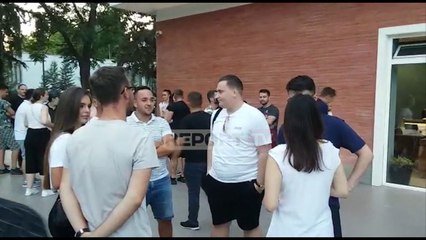 Descargar video: Kritikoi ashpër Bashën për bojkotin e 30 qershorit, Glauk Olldashi sot në protestën e opozitës