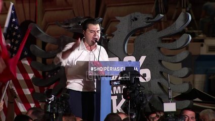 Opozita proteston paqesisht per largimin e Kryeministrit